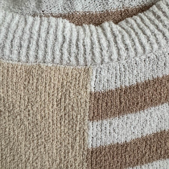 Peace Love World Beige and White Star Sweater - Picture 4 of 6